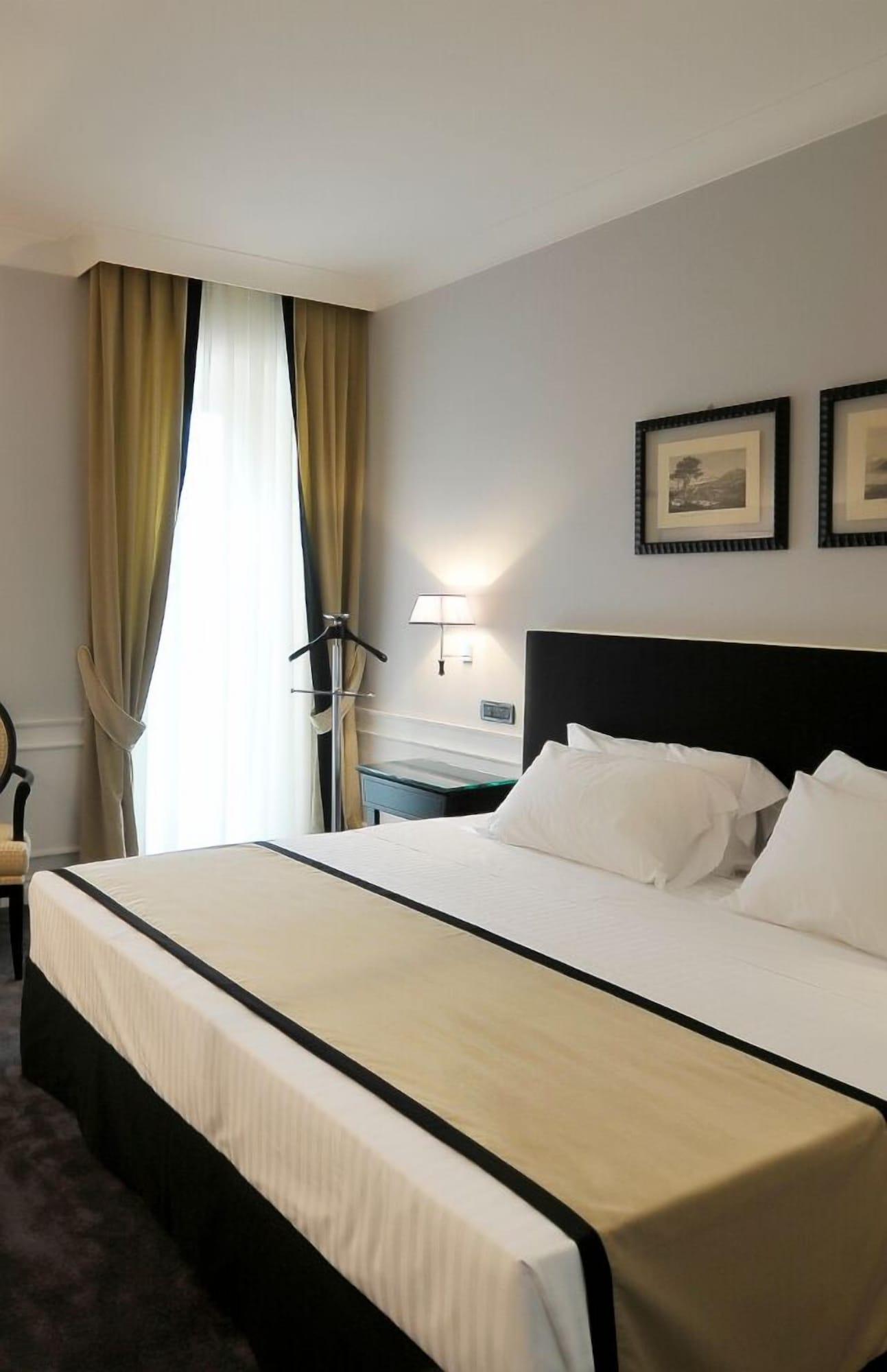 Grand Hotel Oriente Napoli Esterno foto