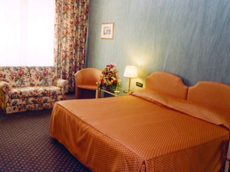 Grand Hotel Oriente Napoli Camera foto